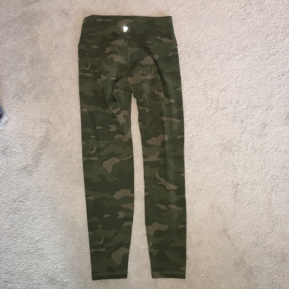 Old Navy Camo High Rise Leggings - Picture 2 of 6